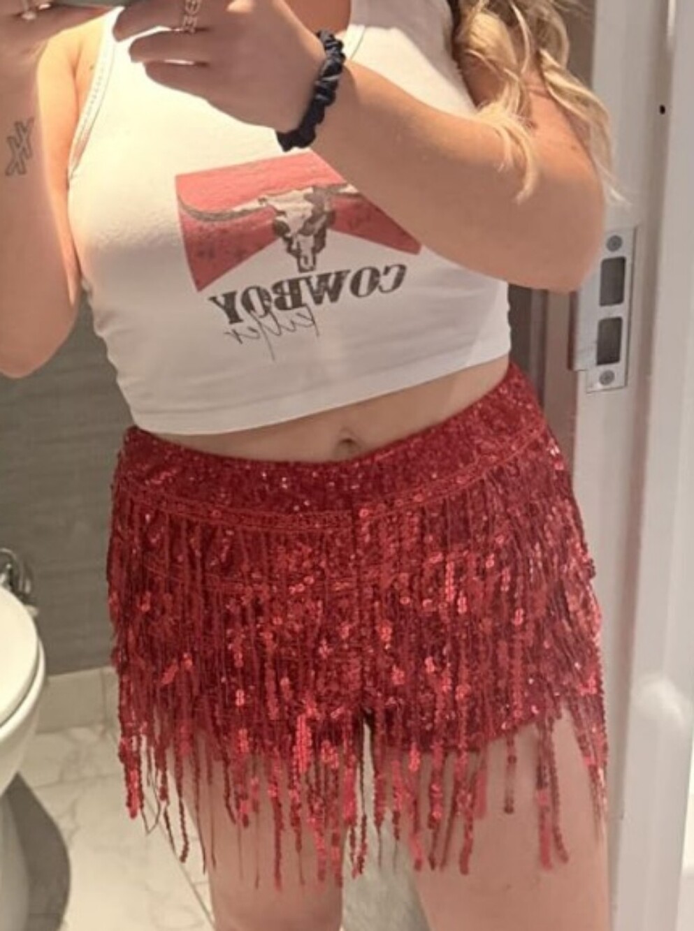 Red sequin shorts   - Picture 3 of 3